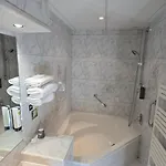 Logis & Restaurant Arcombelle 2*