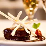 Logis & Restaurant Arcombelle 호텔