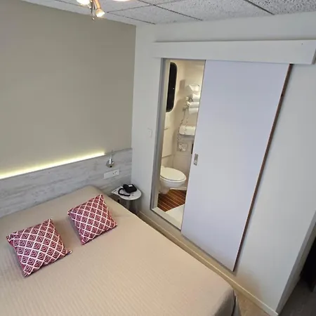 Logis & Restaurant Arcombelle 2*
