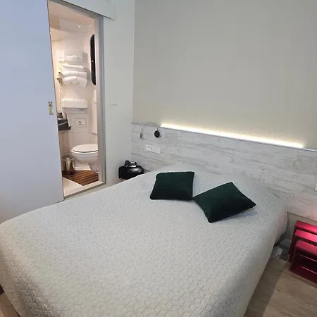 Logis & Restaurant Arcombelle 2*