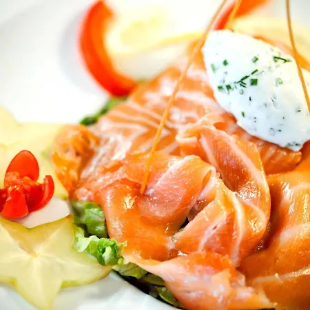 Logis & Restaurant Arcombelle فندق 2*