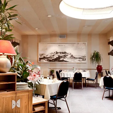 Hotel Logis & Restaurant Arcombelle