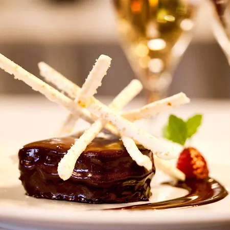 Logis & Restaurant Arcombelle 酒店