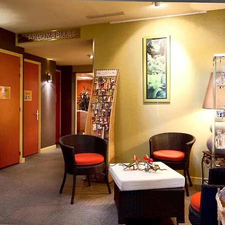 Logis & Restaurant Arcombelle 2*