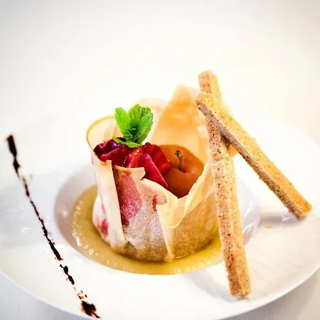 Logis & Restaurant Arcombelle 2* Монтиньи-ле-Руа