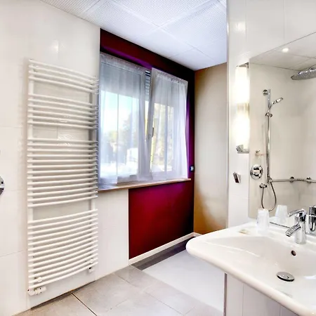 Logis & Restaurant Arcombelle 2*