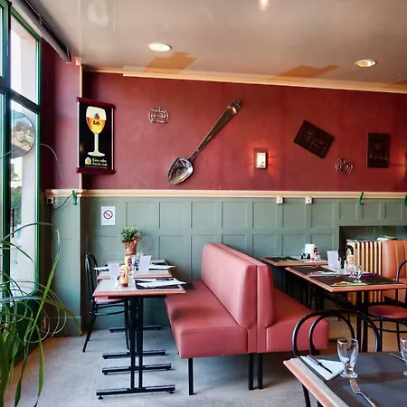 Отель Logis & Restaurant Arcombelle Монтиньи-ле-Руа