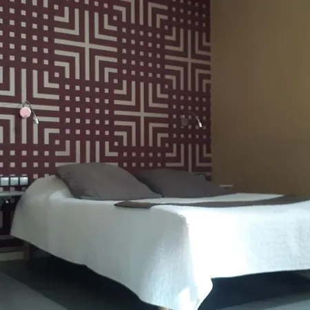 Logis & Restaurant Arcombelle Отель Монтиньи-ле-Руа