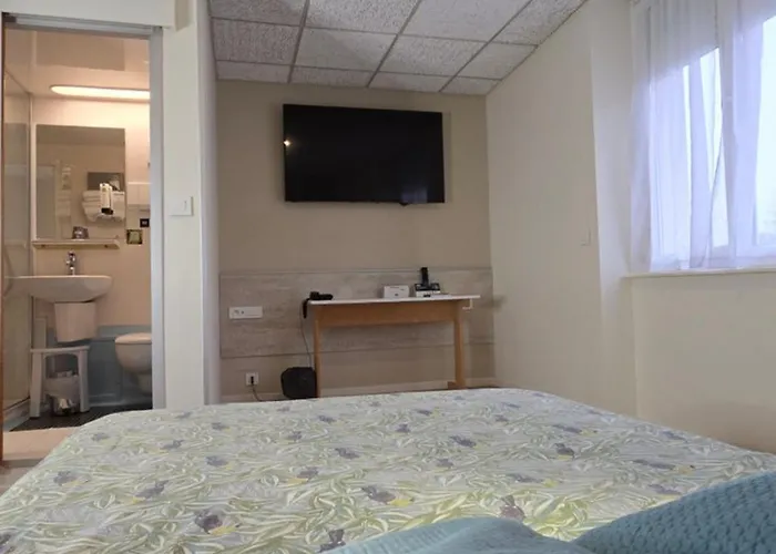 호텔 Logis & Restaurant Arcombelle 몽티그니레로아