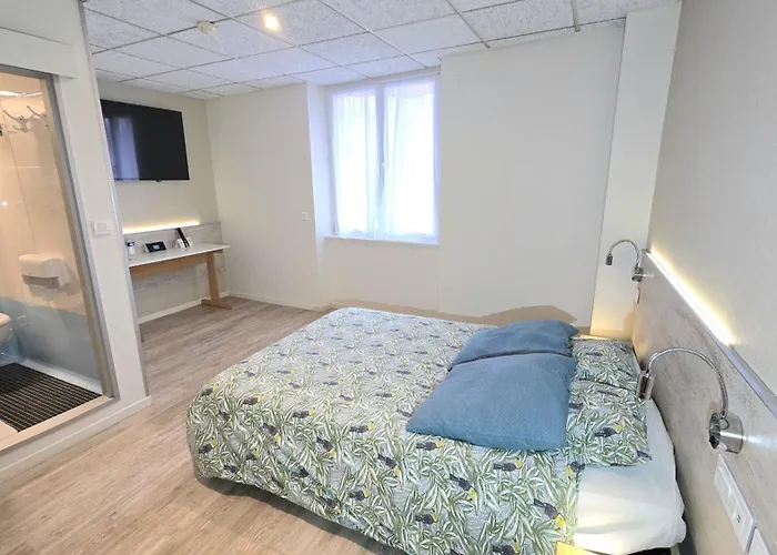 호텔 Logis & Restaurant Arcombelle 몽티그니레로아