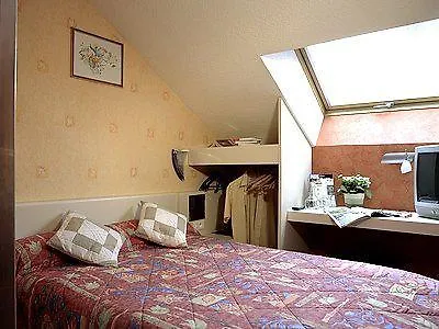 Logis & Restaurant Arcombelle 2*