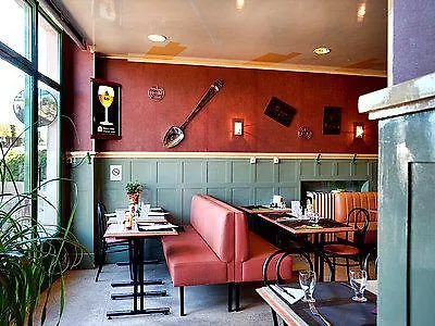 Logis & Restaurant Arcombelle 몽티그니레로아