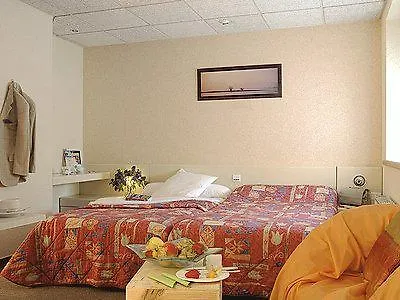 Отель Logis & Restaurant Arcombelle 2*