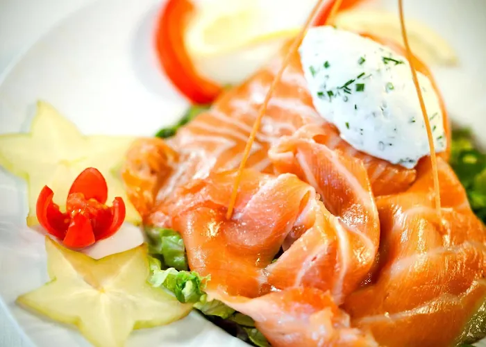 Logis & Restaurant Arcombelle 호텔 2*