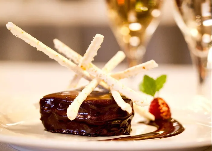 Logis & Restaurant Arcombelle 호텔