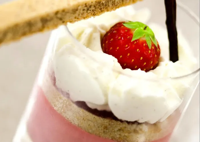 Logis & Restaurant Arcombelle 2* 몽티그니레로아