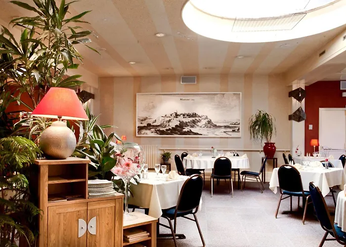 Logis & Restaurant Arcombelle 호텔 2*