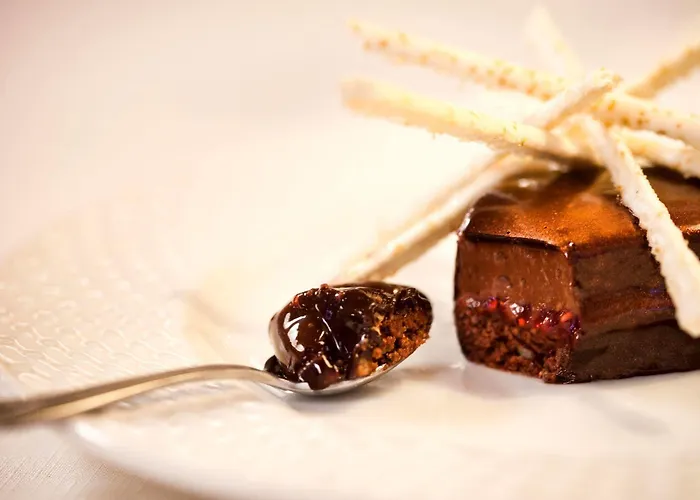 Logis & Restaurant Arcombelle 호텔