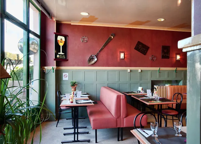 호텔 Logis & Restaurant Arcombelle 몽티그니레로아