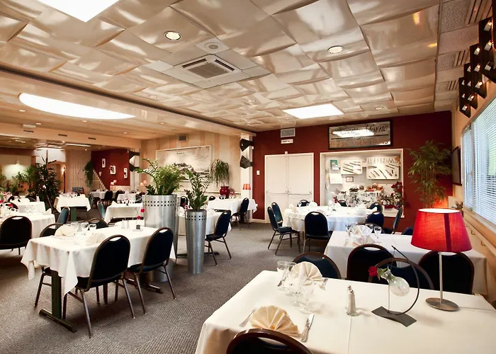 호텔 Logis & Restaurant Arcombelle 몽티그니레로아